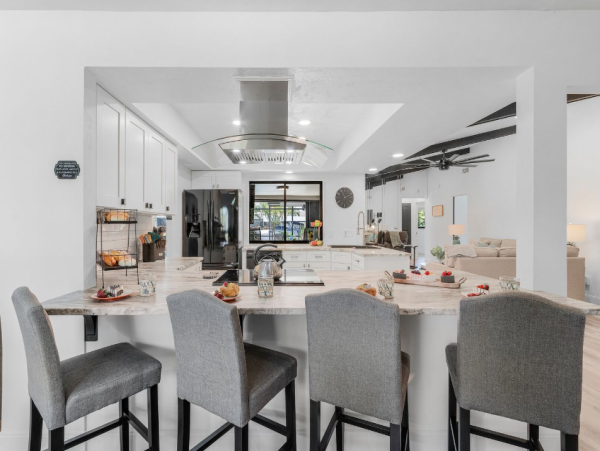 Luxurious Waterfront Retreat un Cape Coral - Unforgettable Vacation Awaits